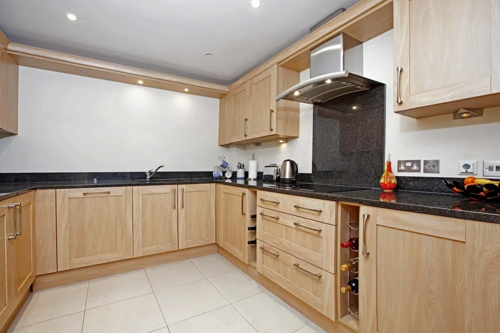 Shoppenhangers Road Maidenhead SL6 photo 6