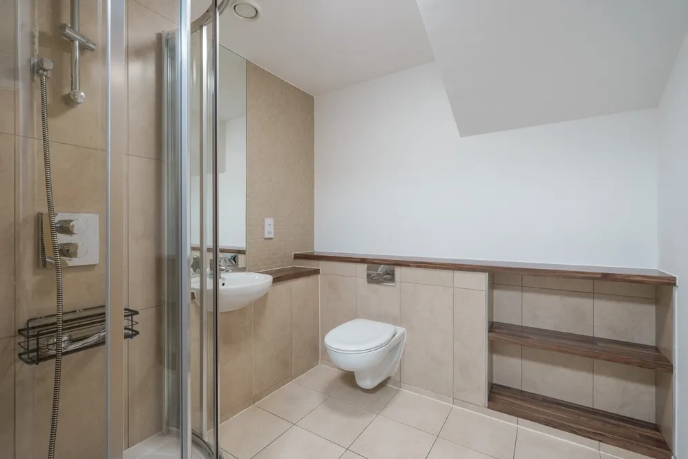 Lakeside Way Wembley HA9 photo 8