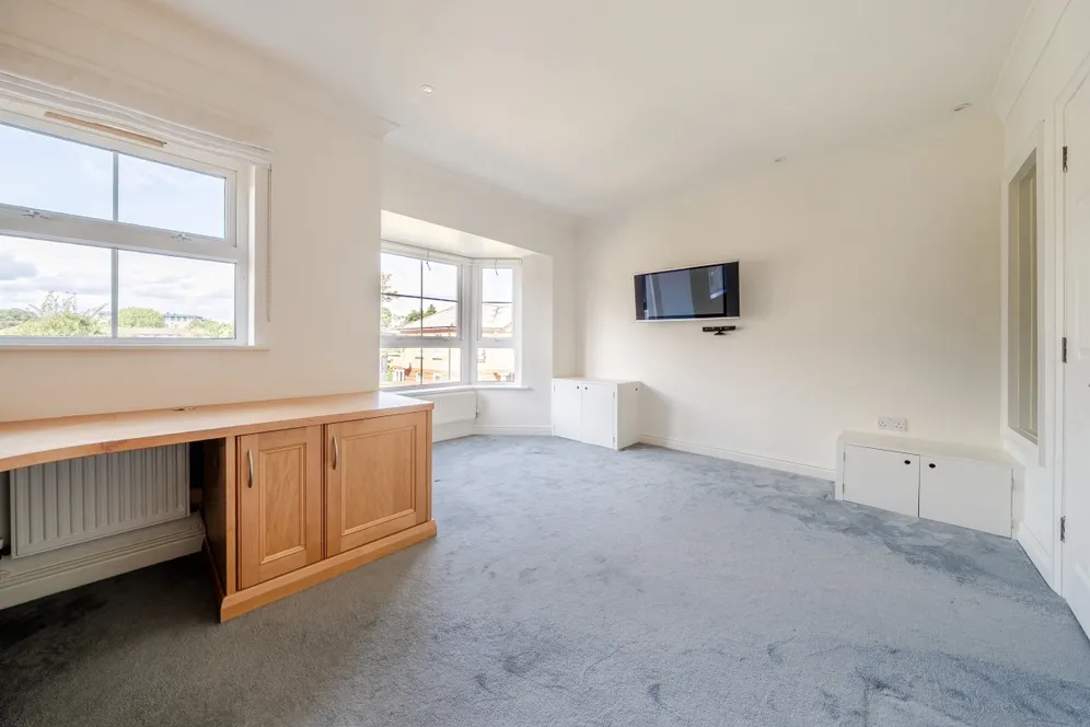 Malthouse Drive London W4 photo 12