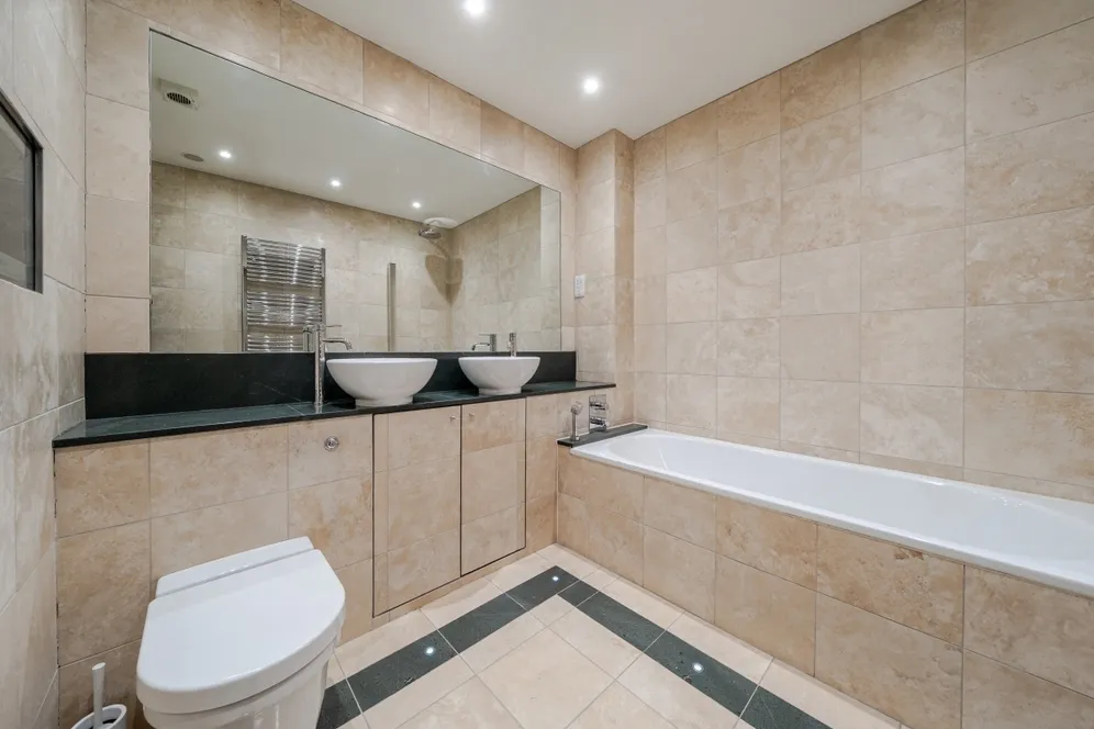 Malthouse Drive London W4 photo 13