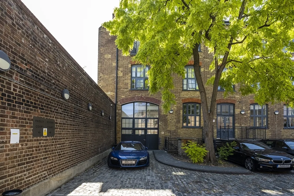Clyde Square, E14 photo 1