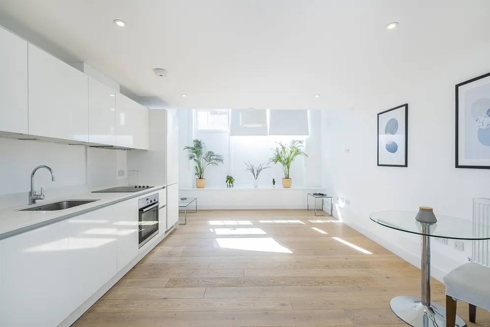 Clyde Square, E14 photo 2