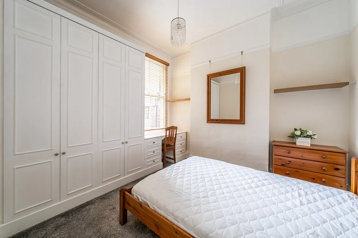 Bickersteth Road London SW17 photo 9