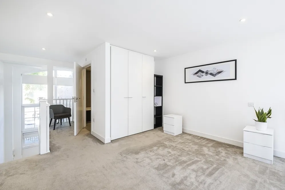 Clyde Square, E14 photo 6