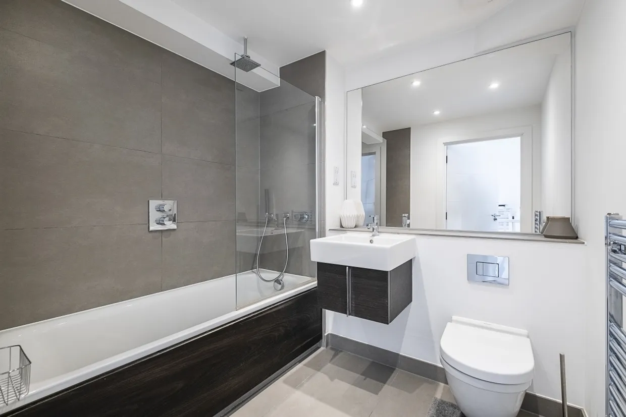 Clyde Square, E14 photo 8