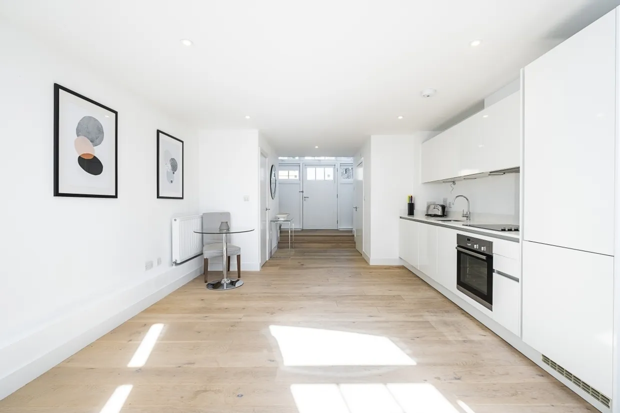 Clyde Square, E14 photo 10