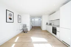 Clyde Square, E14 photo 10