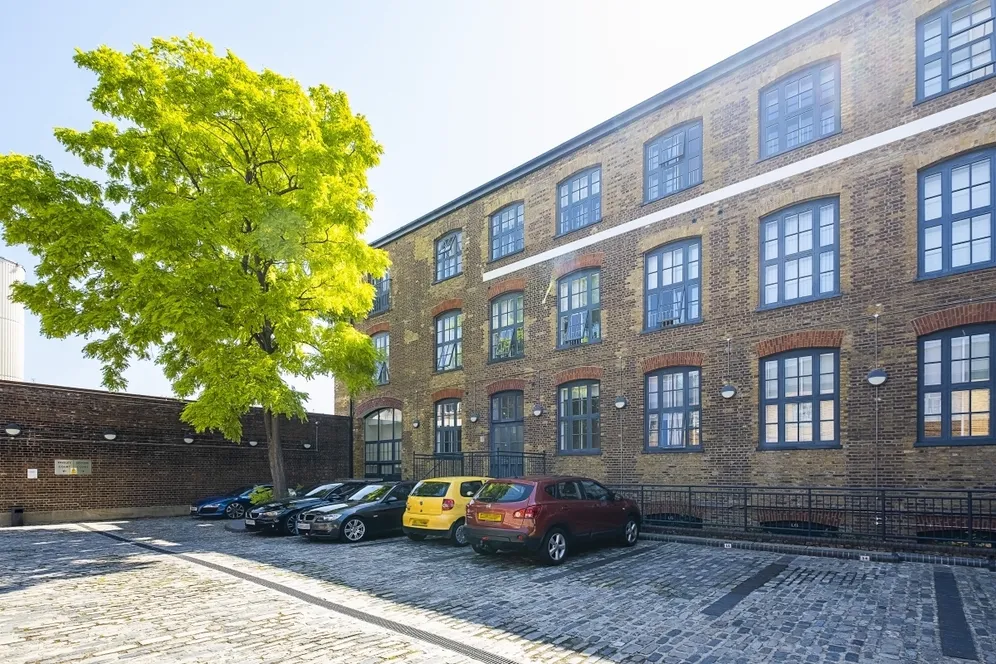 Clyde Square, E14 photo 12