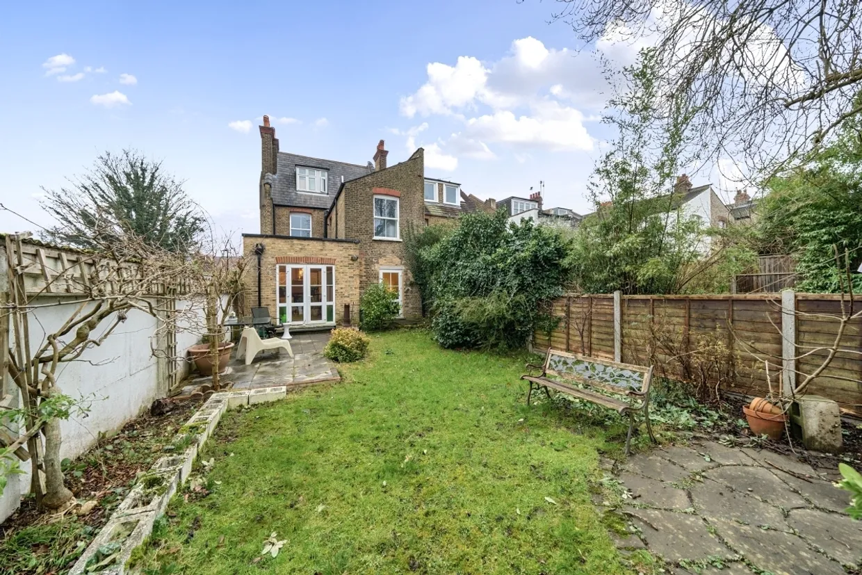 Alexandra Park Road London N10 photo 3