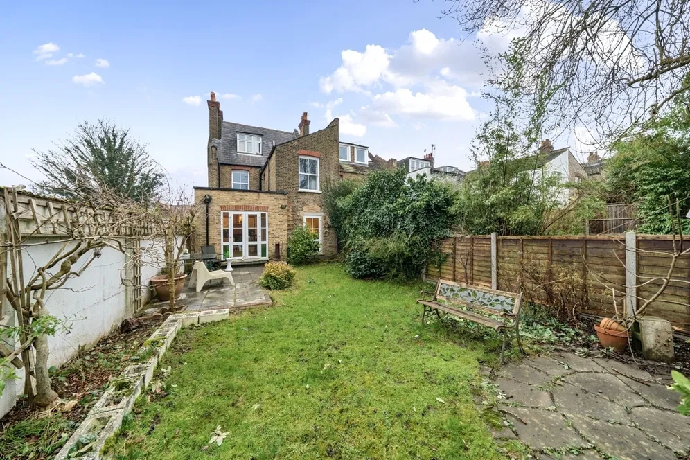Alexandra Park Road London N10 photo 3