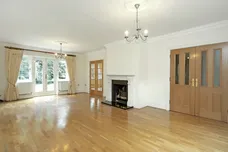 Caerleon Close, Claygate KT10 photo 4