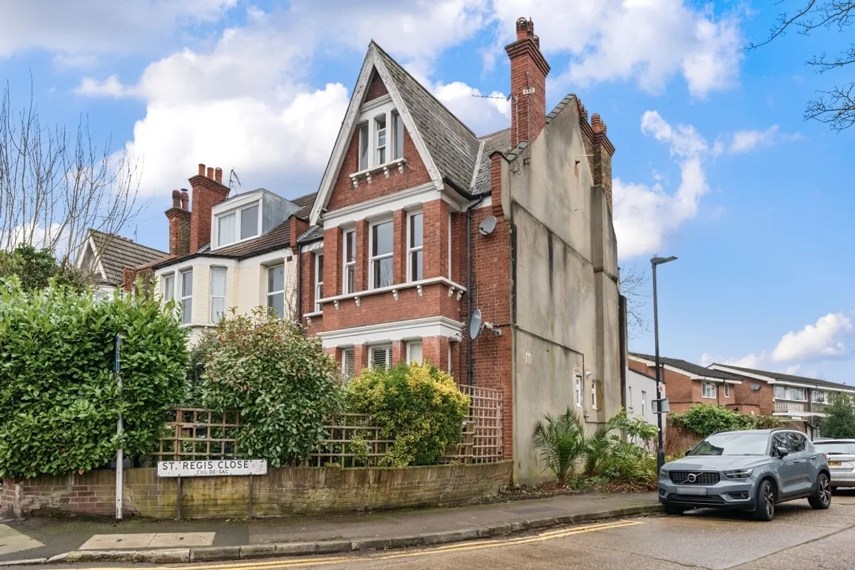Alexandra Park Road London N10 photo 16