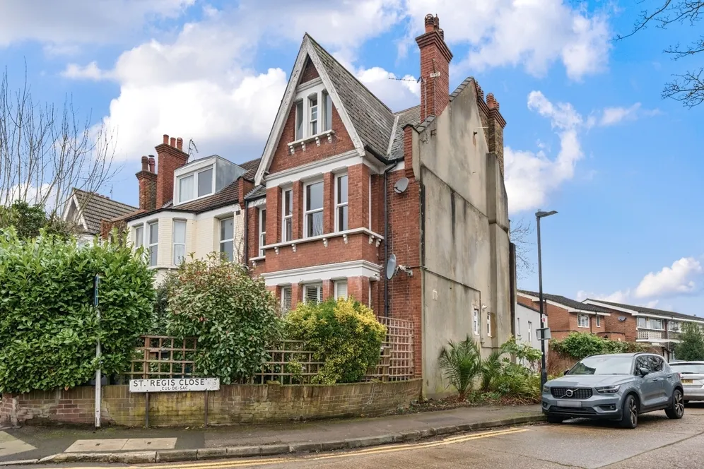 Alexandra Park Road London N10 photo 16