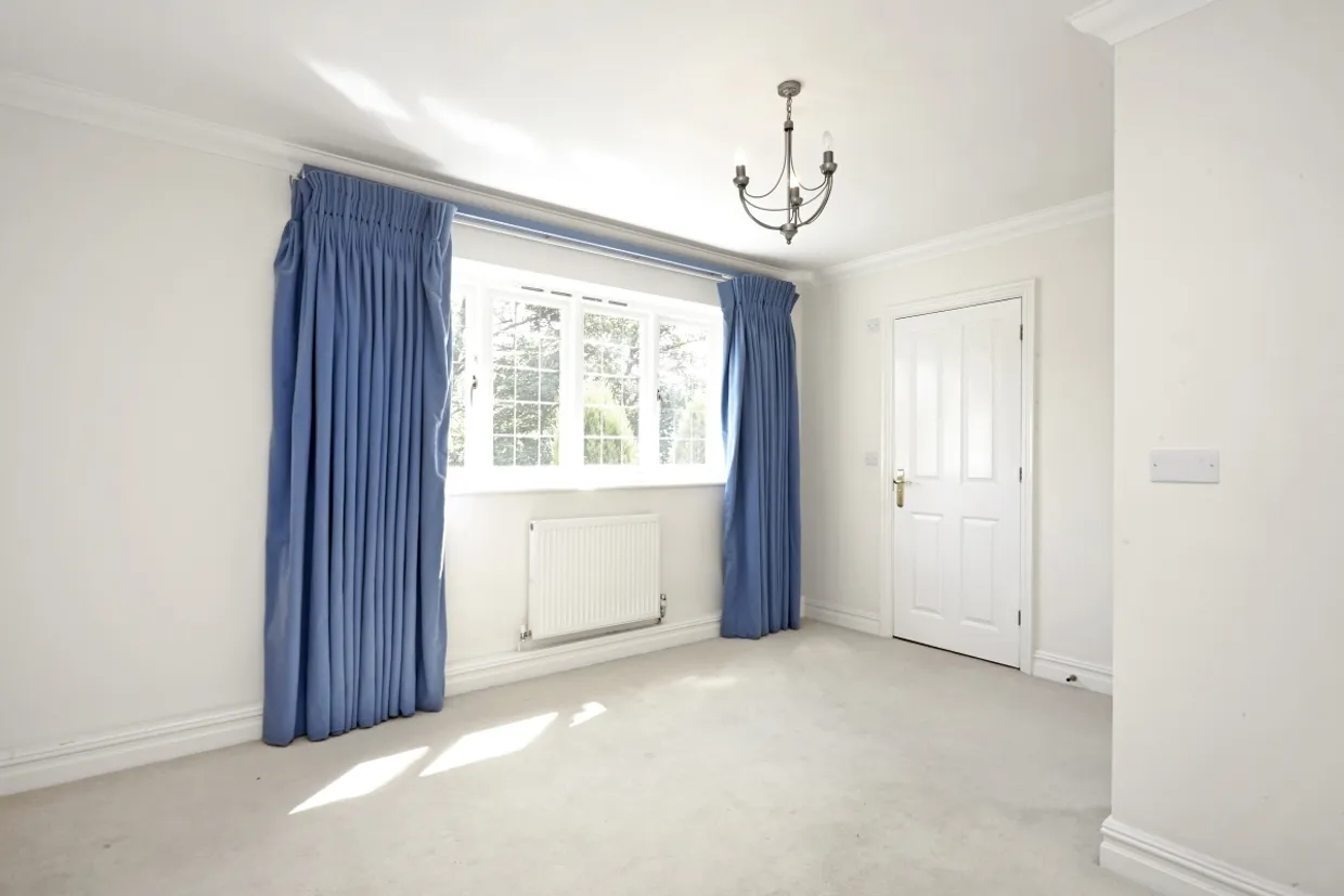Caerleon Close, Claygate KT10 photo 13