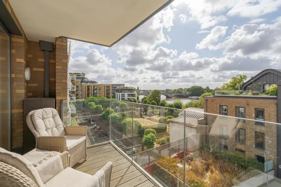 Kew Bridge Road, Brentford, TW8