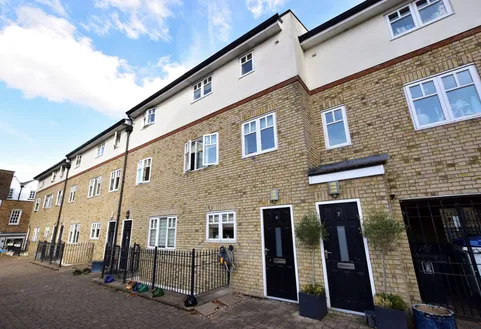 Watford Field Road, Field Gate Mews, WD18