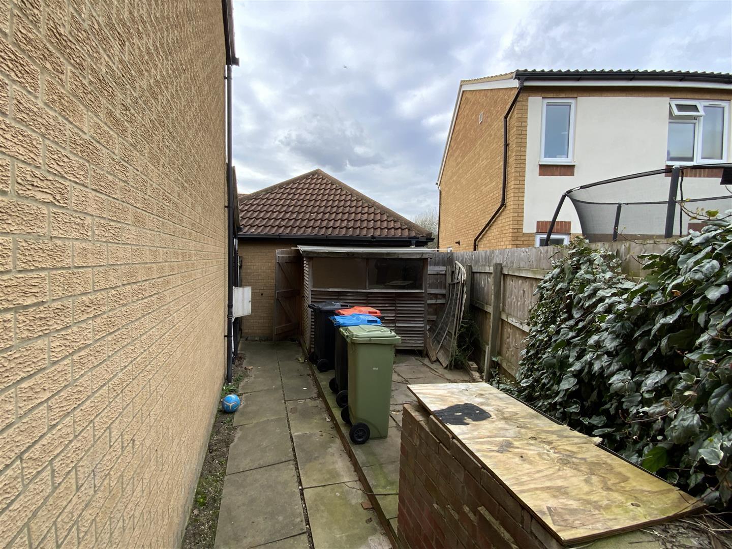 Tallis Lane, Browns Wood, Milton Keynes Image 8