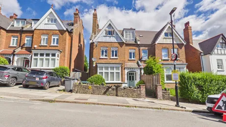 Onslow Gardens, London, N10