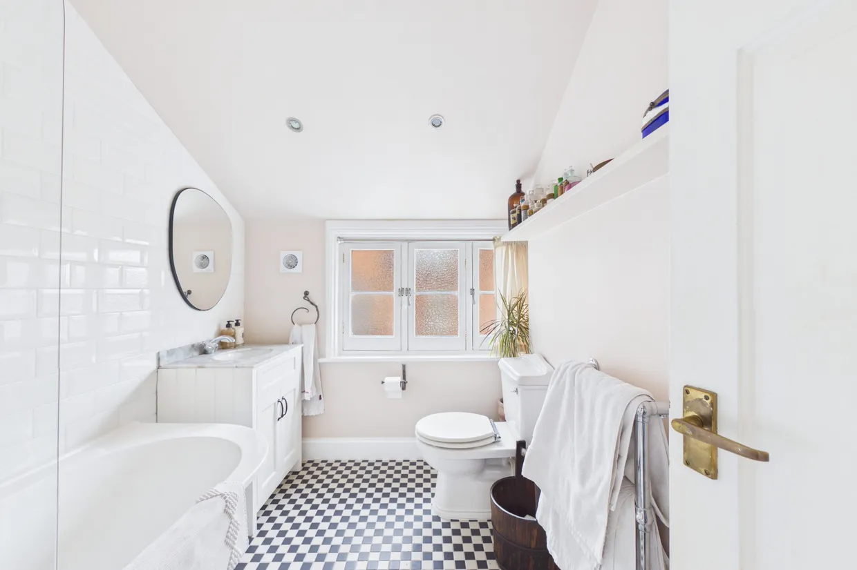 Onslow Gardens, London, N10 photo 6