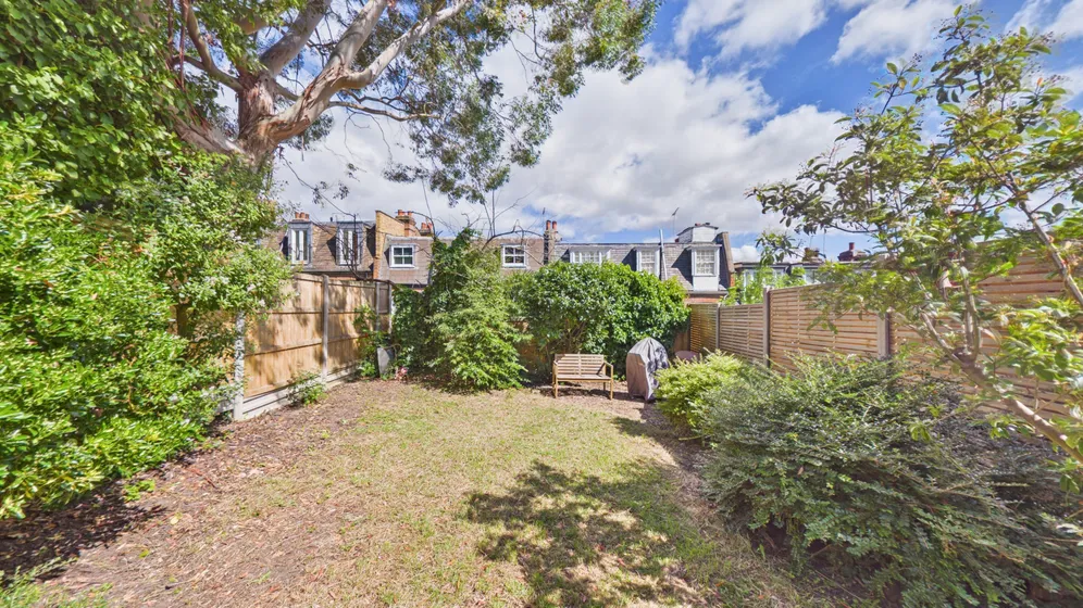 Onslow Gardens, London, N10 photo 11