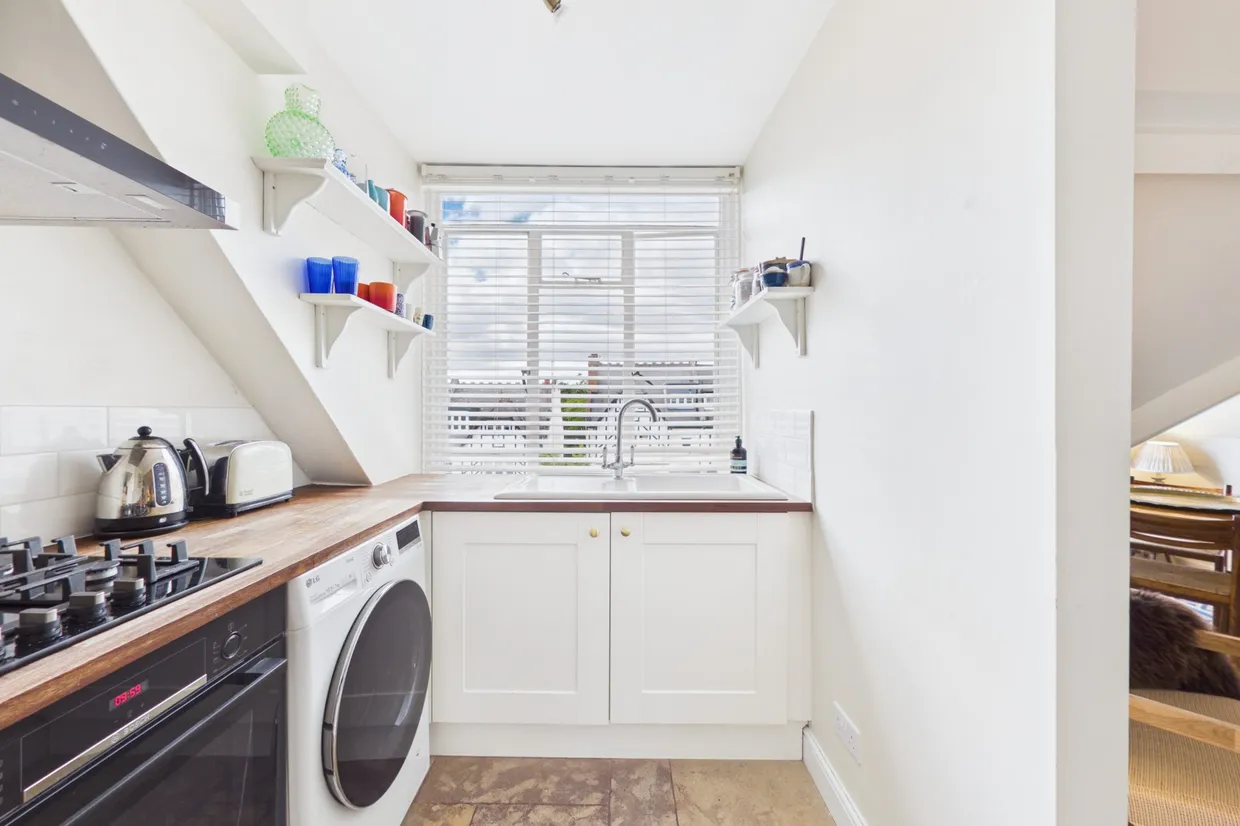Onslow Gardens, London, N10 photo 13