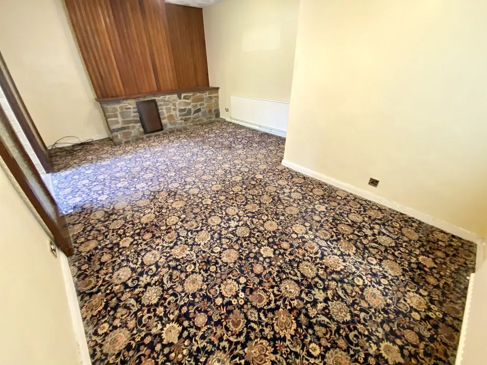 Property carousel item 4