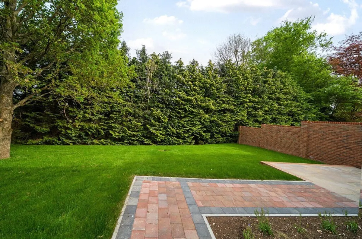 Cherry Tree Drive, Cliddesden, RG25