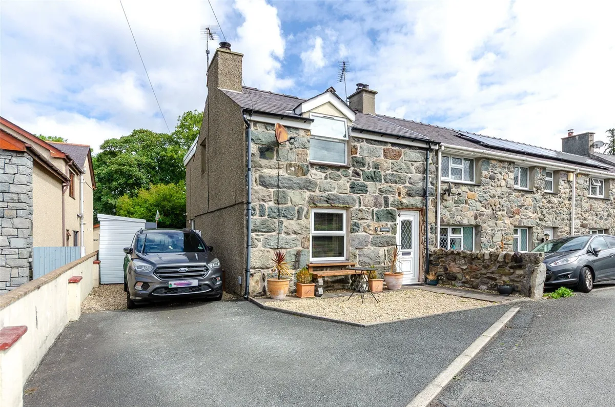 Bontnewydd, Caernarfon, Gwynedd, LL54