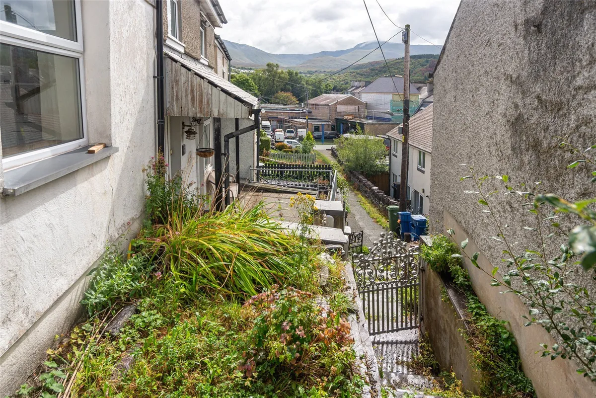 Tabernacle Terrace, Bethesda, Bangor, Gwynedd, LL57