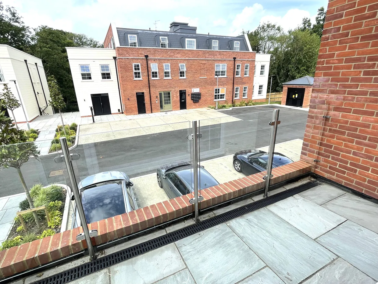 Jubilee Gardens, Weybridge, KT13 photo 3