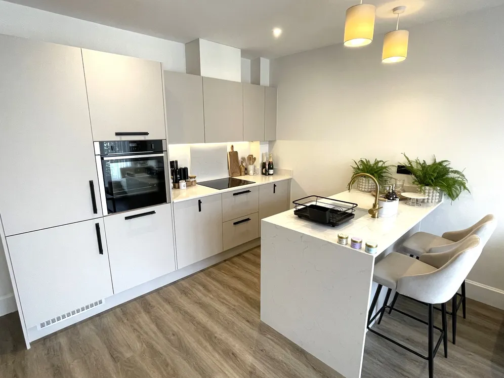 Jubilee Gardens, Weybridge, KT13 photo 5