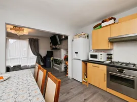 The Stow, Harlow thumb 3