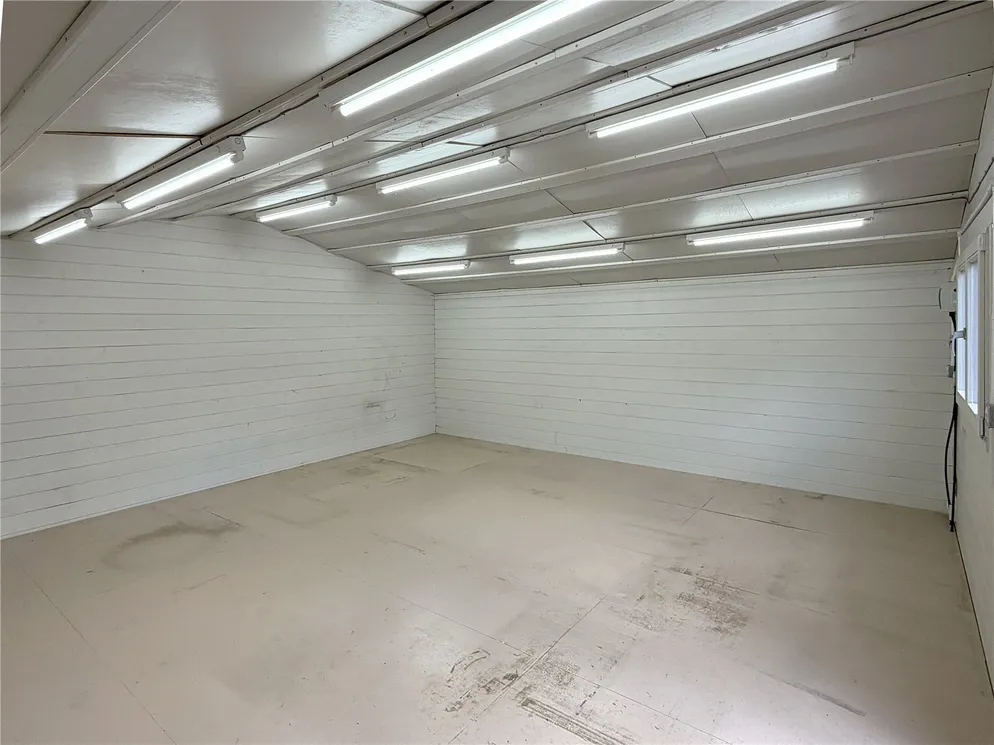 Property carousel item 10