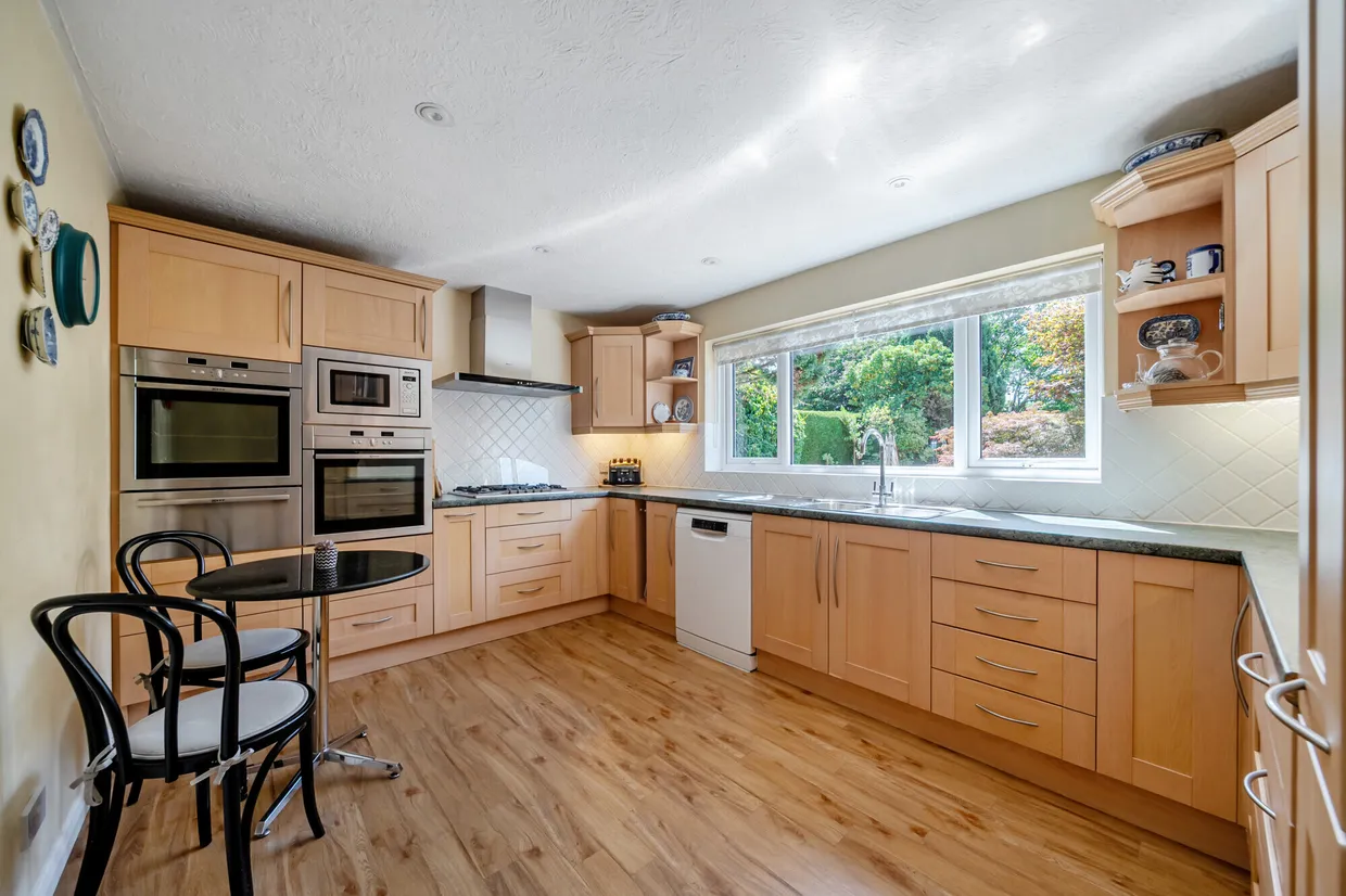 Crabtree Lane, Bordon, GU35 photo 4