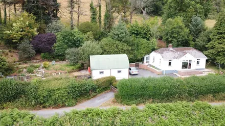 Llanllawddog, Carmarthen, SA32