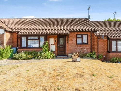Ledburn Grove, Cedars Way, Leighton Buzzardphoto