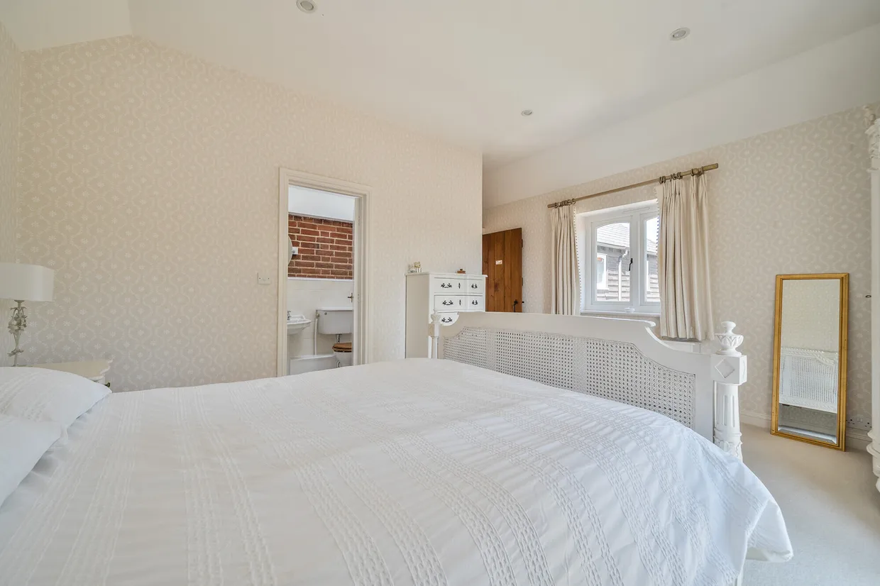 Frith End, Nr Farnham, GU35 photo 17