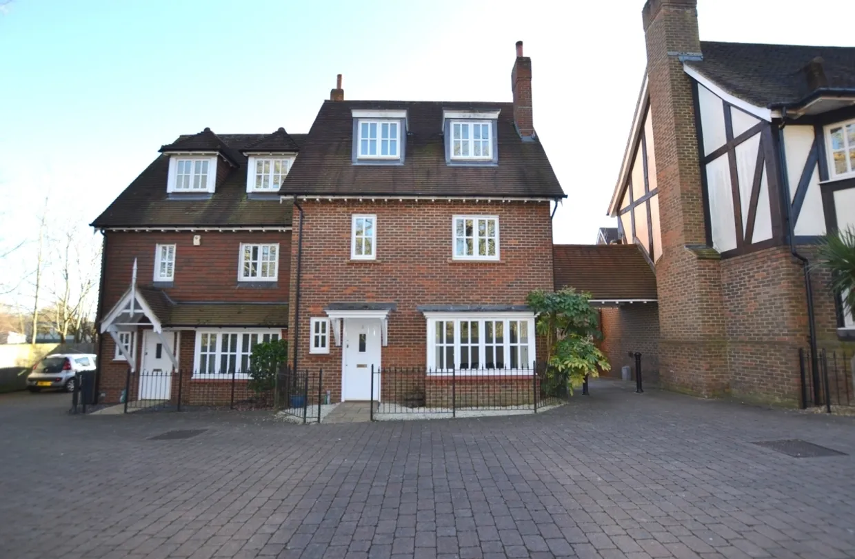 Middle Village Haywards Heath RH16 photo 1