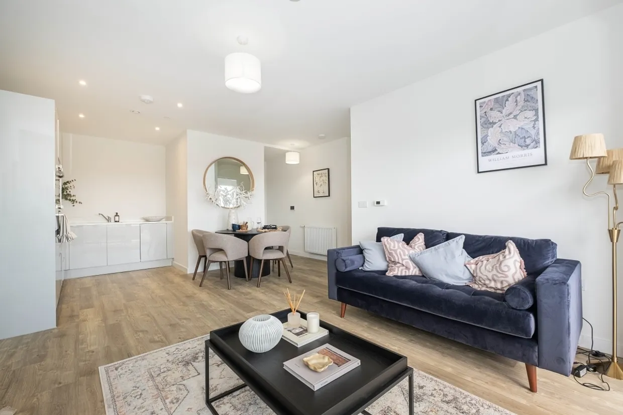 Elmsleigh Road Staines TW18 photo 4