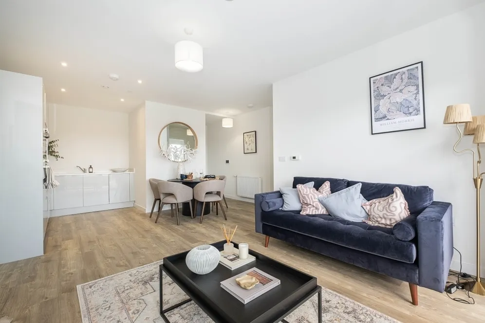 Elmsleigh Road Staines TW18 photo 4