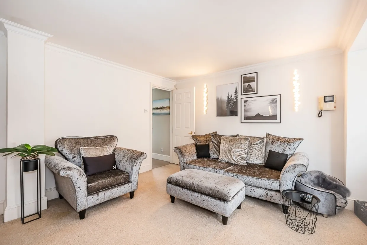 Redwood Mews London SW4 photo 6