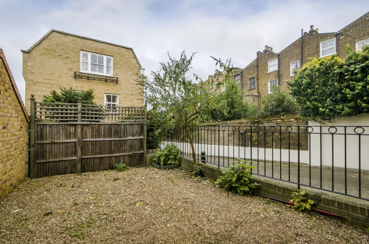 Redwood Mews London SW4 photo 9