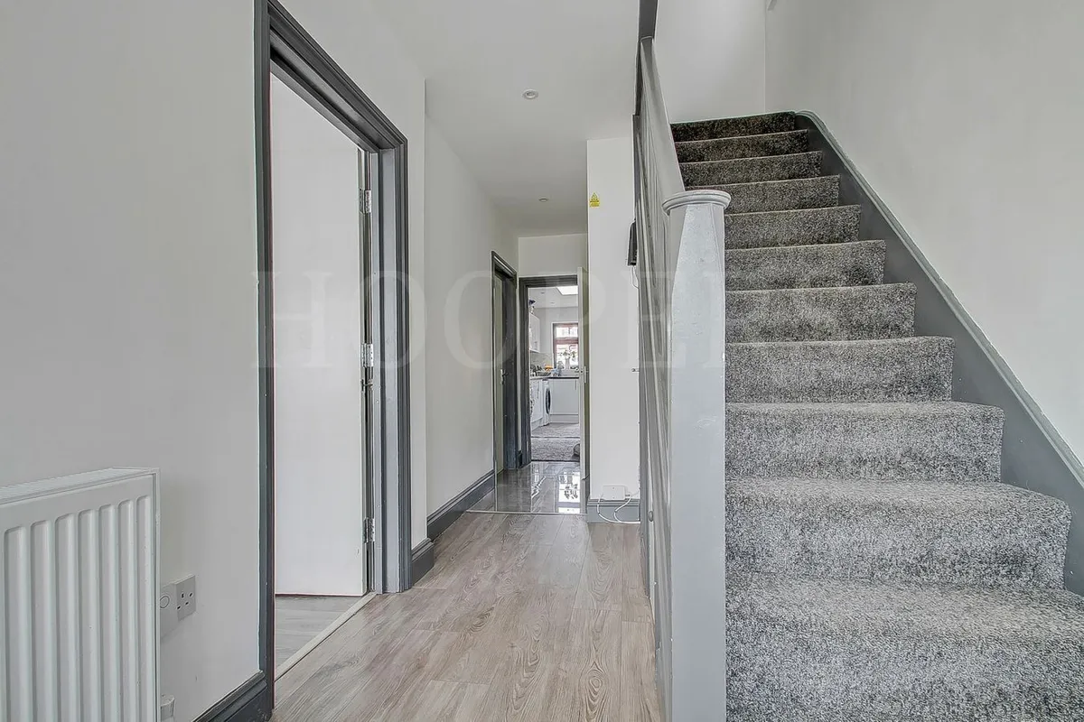Crest Road, London, NW2