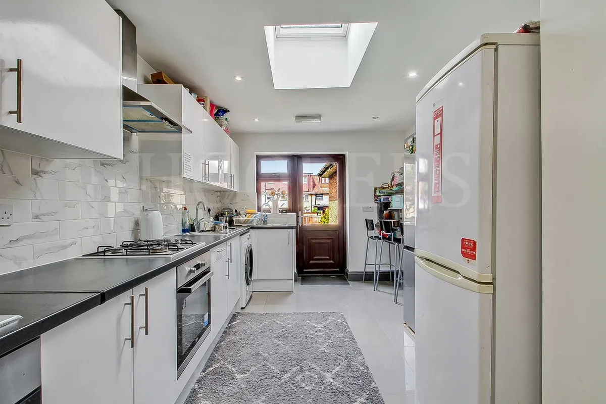 Crest Road, London, NW2