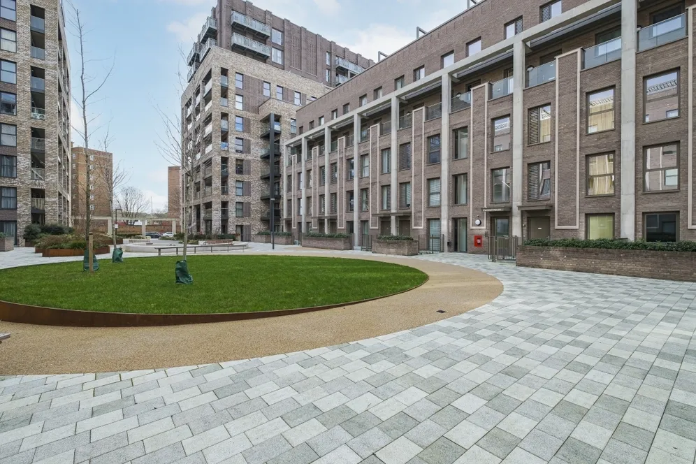 Thunderer Street, E13 photo 4