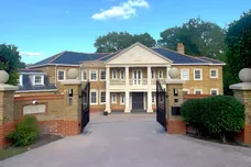 Kings Warren, Leatherhead, KT22 photo 1