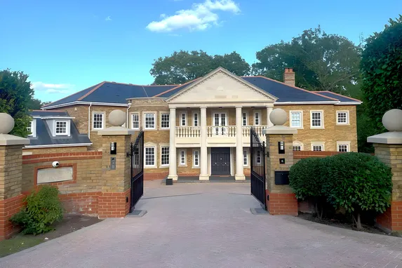 Kings Warren, Leatherhead, KT22