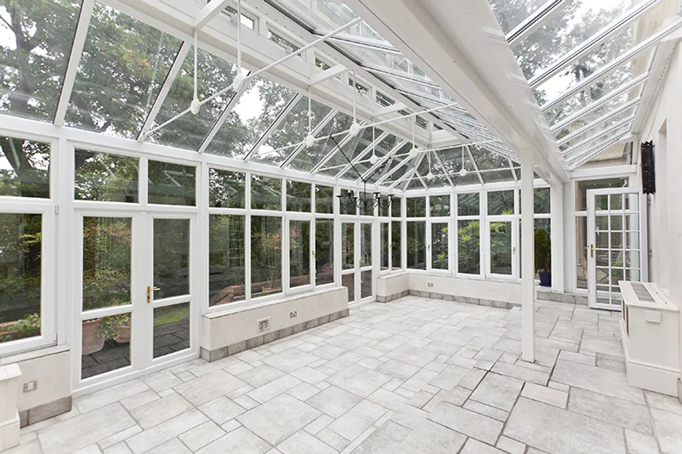 Kings Warren, Leatherhead, KT22 photo 9