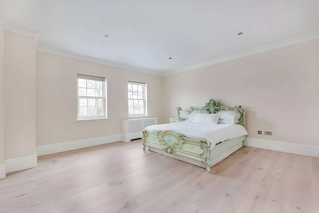 Kings Warren, Leatherhead, KT22 photo 12