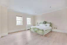 Kings Warren, Leatherhead, KT22 photo 12
